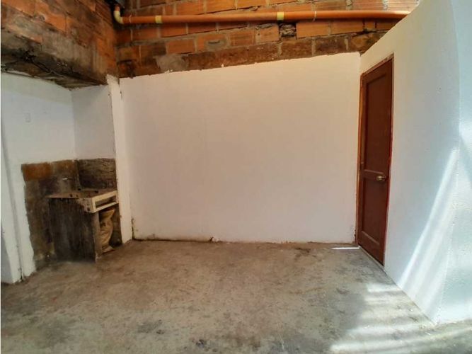 Bodega en arriendo en Naranjal, Medellín, 100 m² · foto 6 de 10