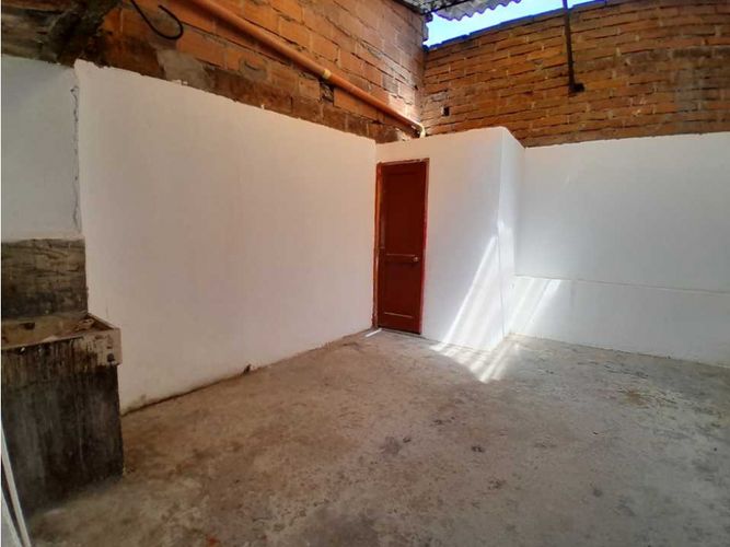 Bodega en arriendo en Naranjal, Medellín, 100 m² · foto 7 de 10