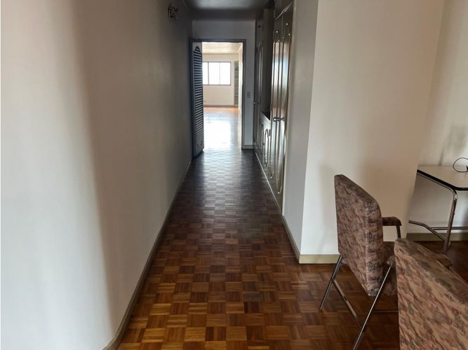 Apartamento de 4 alcobas en venta en Loma De Los Bernal, Medellín, 217 m² · foto 6 de 24