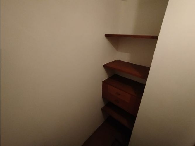Apartamento de 4 alcobas en venta en Loma De Los Bernal, Medellín, 217 m² · foto 12 de 24