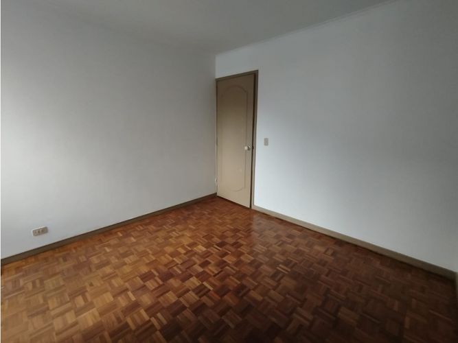 Apartamento de 4 alcobas en venta en Loma De Los Bernal, Medellín, 217 m² · foto 16 de 24