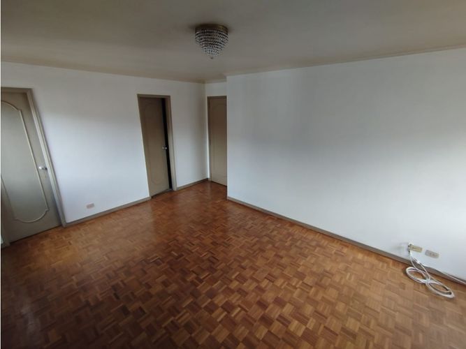 Apartamento de 4 alcobas en venta en Loma De Los Bernal, Medellín, 217 m² · foto 18 de 24