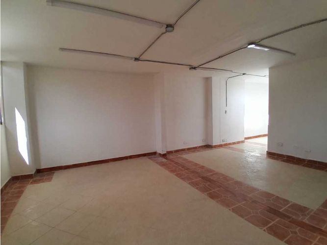 Local en arriendo en Estación Villa, Medellín, 85 m² · foto 2 de 12