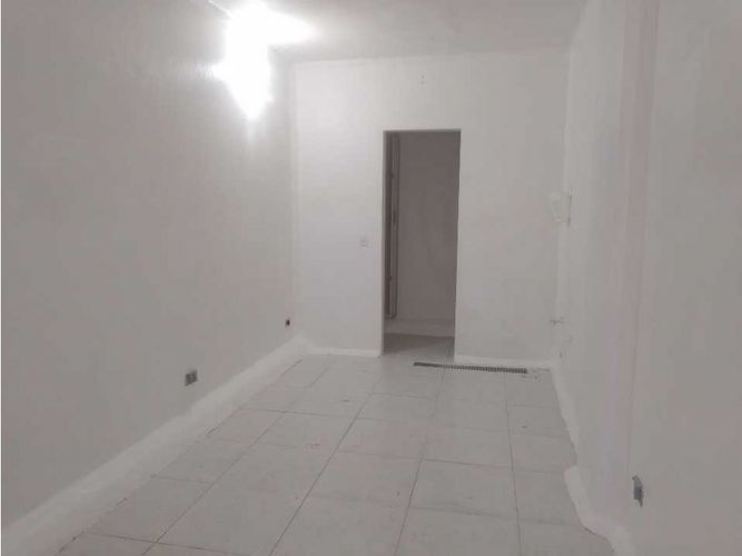 Local en arriendo en La Candelaria, Medellín, 25 m² · foto 2 de 4