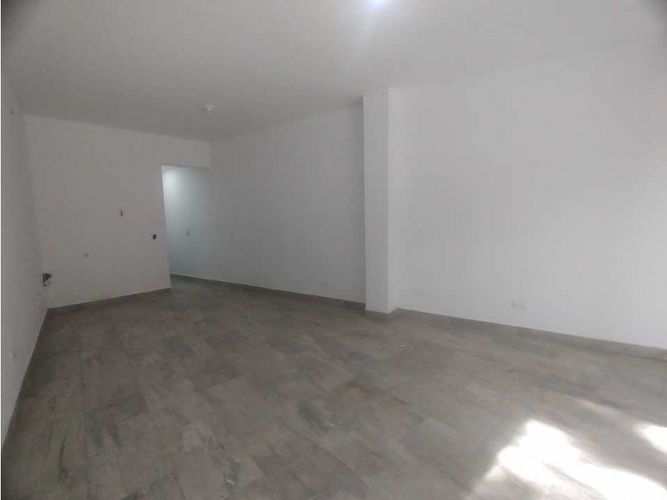 Local en arriendo en La Castellana, Medellín, 35 m² · foto 2 de 4