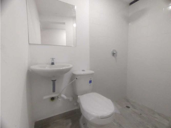 Local en arriendo en La Castellana, Medellín, 35 m² · foto 4 de 4
