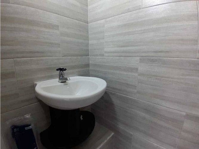 Local en arriendo en Villatina, Medellín, 10 m² · foto 4 de 7