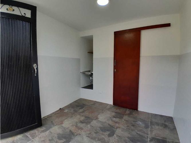Local en arriendo en Villatina, Medellín, 10 m² · foto 6 de 7