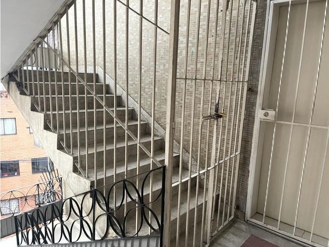 Apartaestudio en venta en La Candelaria, Medellín, 130 m² · foto 6 de 24