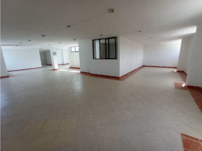 Local en arriendo en Estación Villa, Medellín, 190 m² · foto 2 de 19