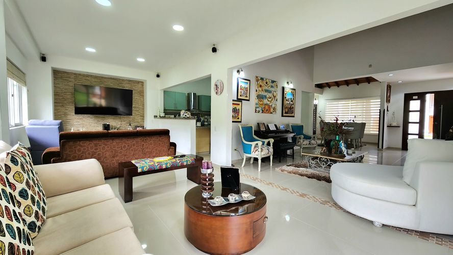Casa de 4 alcobas en venta en Ruitoque, Piedecuesta, 270 m² · foto 3 de 12