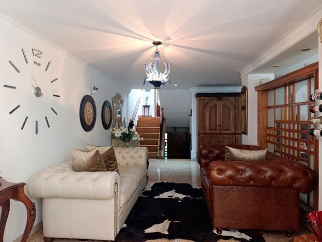 Casa de 3 alcobas en venta en El Poblado, Medellín, 240 m² · foto 2 de 14