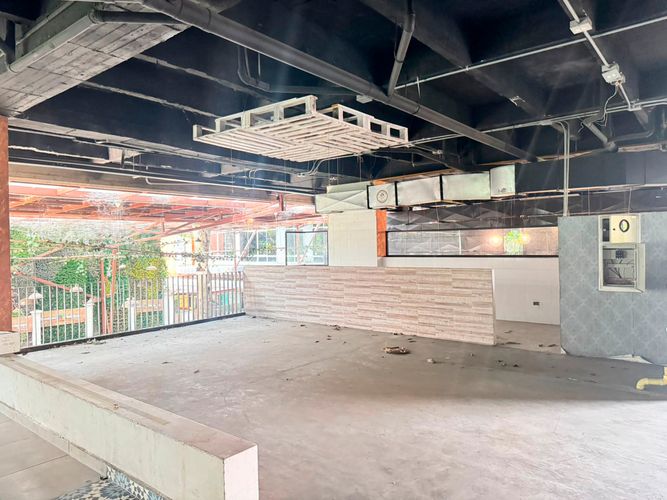 Local en arriendo en El Poblado, Medellín, 1405 m² · foto 2 de 13