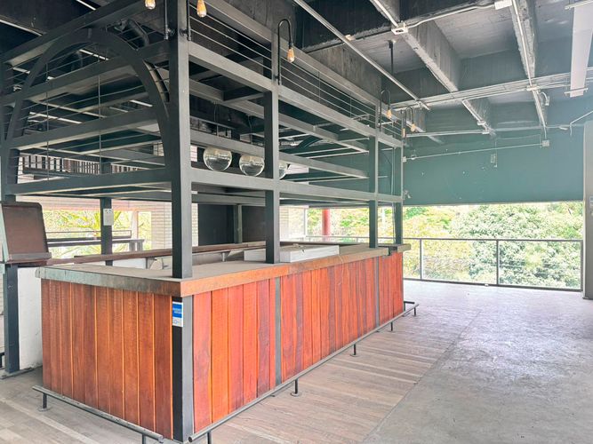 Local en arriendo en El Poblado, Medellín, 1405 m² · foto 6 de 13