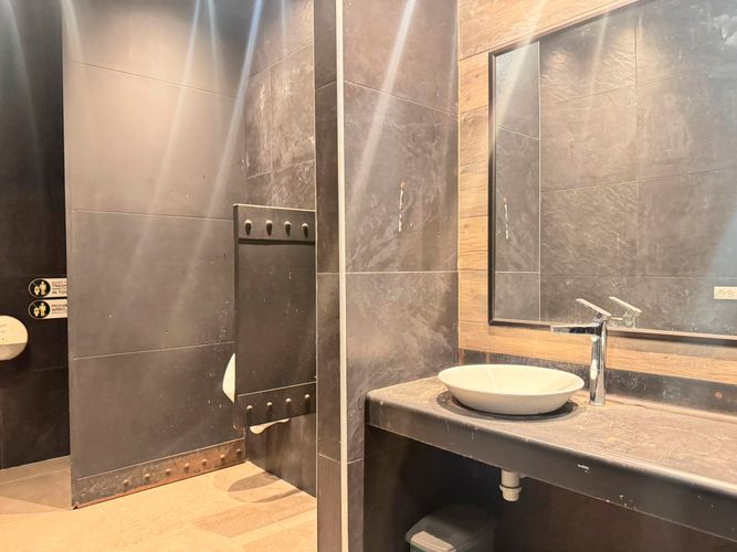 Local en arriendo en El Poblado, Medellín, 1405 m² · foto 10 de 13