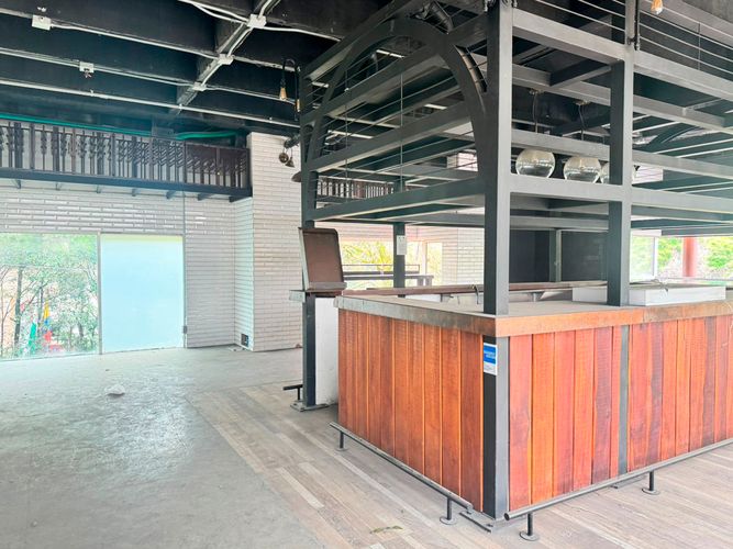 Local en arriendo en El Poblado, Medellín, 1405 m² · foto 12 de 13