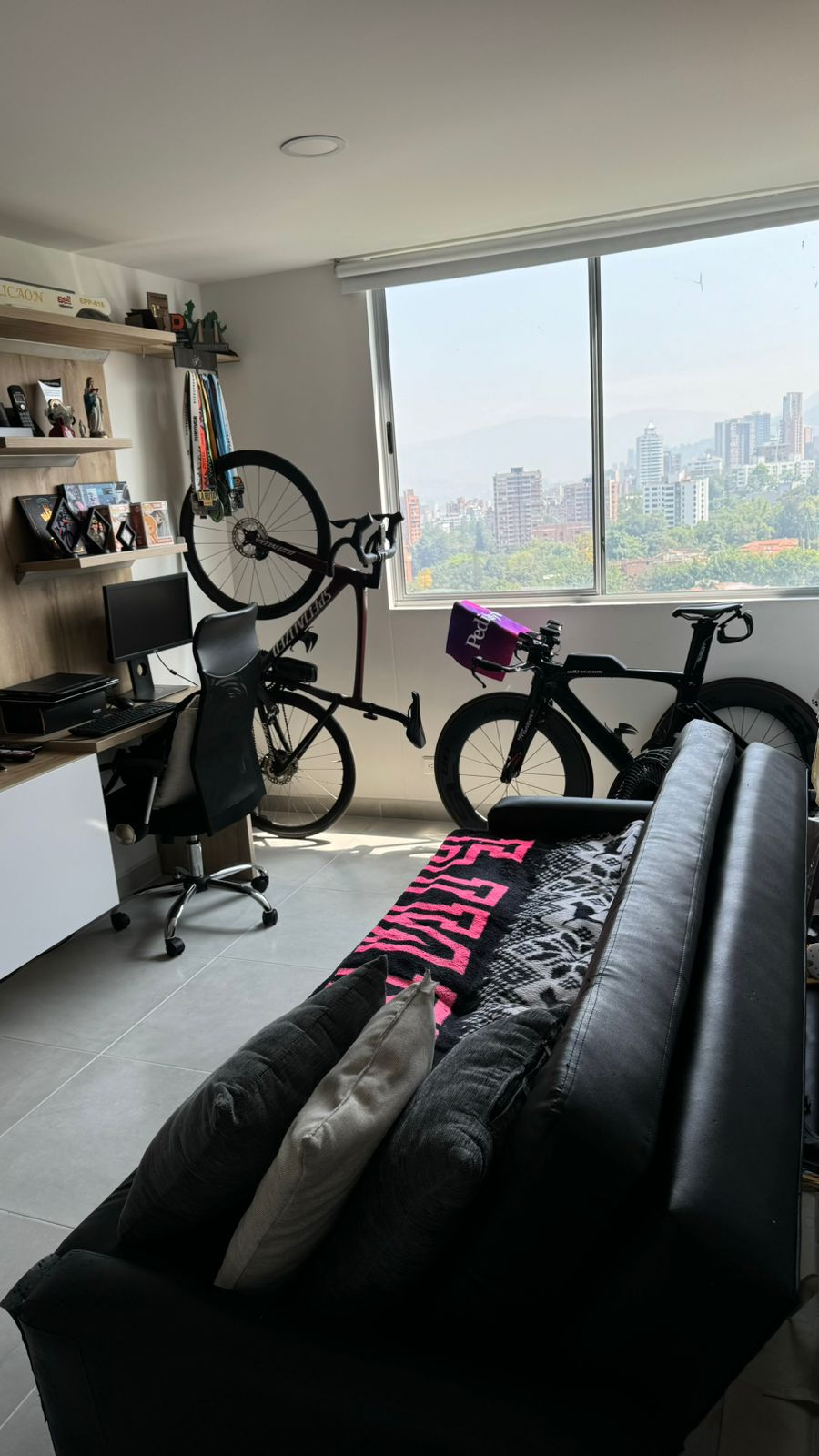 Apartamento en venta en Loma Del Esmeraldal, Envigado · foto 4 de 5