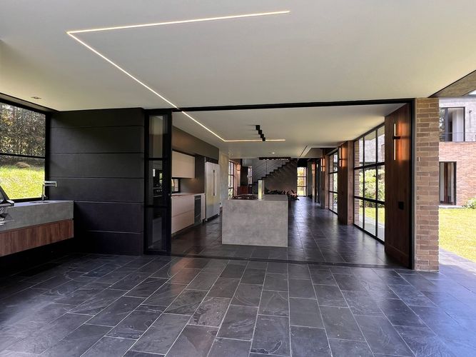 Casa de 4 alcobas en venta en Loma Del Chocho, Envigado, 430 m² · foto 2 de 20