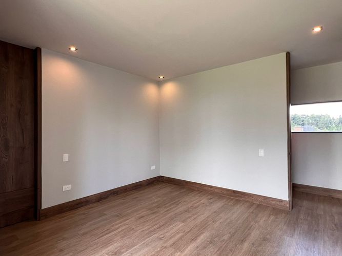 Casa de 4 alcobas en venta en Loma Del Chocho, Envigado, 430 m² · foto 8 de 20