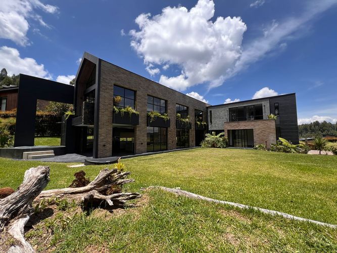 Casa de 4 alcobas en venta en Loma Del Chocho, Envigado, 430 m² · foto 19 de 20