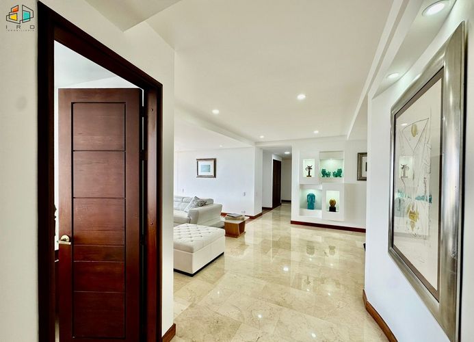 Apartamento de 4 alcobas en arriendo en La Calera, Medellín, 210 m² · foto 13 de 24