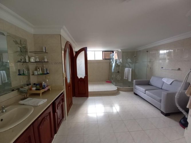 Casa de 7 alcobas en venta en Ciudad Jardin, Cali, 680 m² · foto 6 de 24