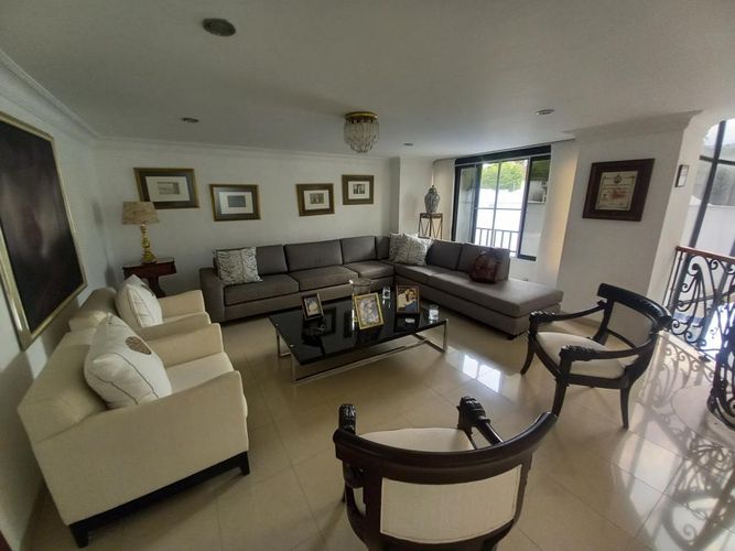 Casa de 7 alcobas en venta en Ciudad Jardin, Cali, 680 m² · foto 18 de 24