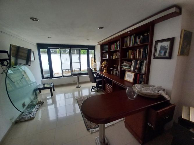 Casa de 7 alcobas en venta en Ciudad Jardin, Cali, 680 m² · foto 20 de 24