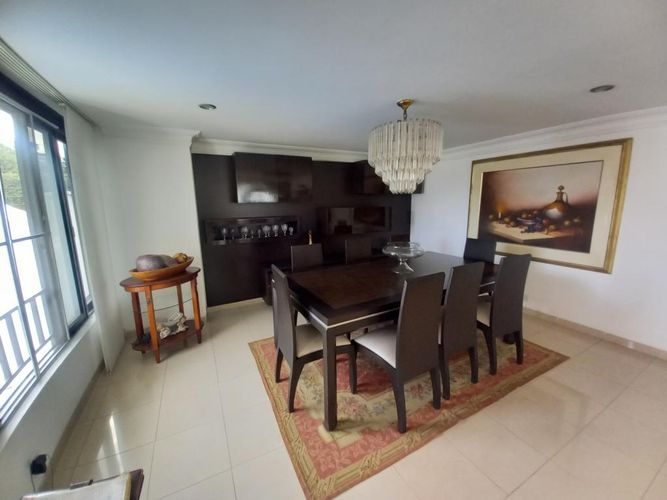 Casa de 7 alcobas en venta en Ciudad Jardin, Cali, 680 m² · foto 21 de 24