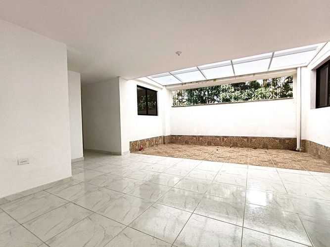 Casa de 7 alcobas en venta en Las Antillas, Envigado, 400 m² · foto 6 de 16