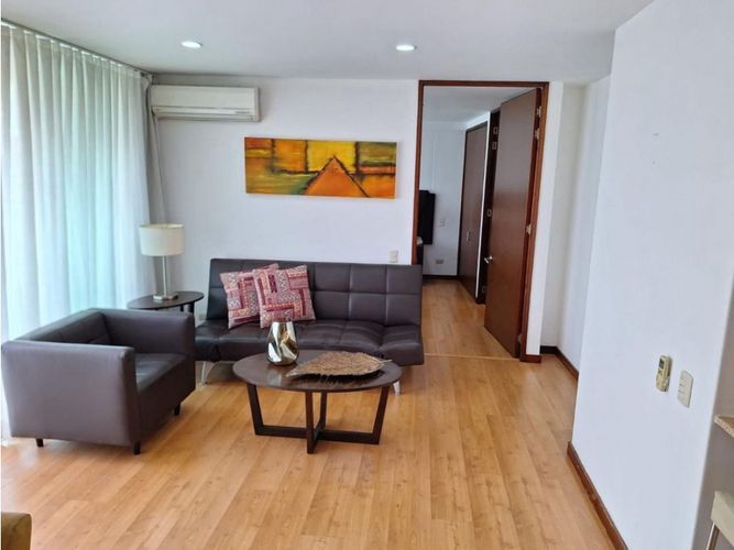 Apartamento de 1 alcoba en venta en La Aguacatala, Medellín, 56 m² · foto 2 de 24