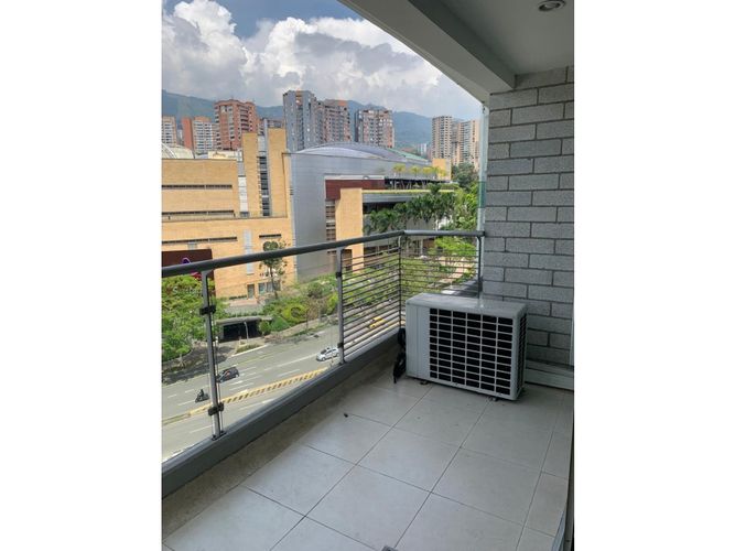 Apartamento de 1 alcoba en venta en La Aguacatala, Medellín, 56 m² · foto 13 de 24