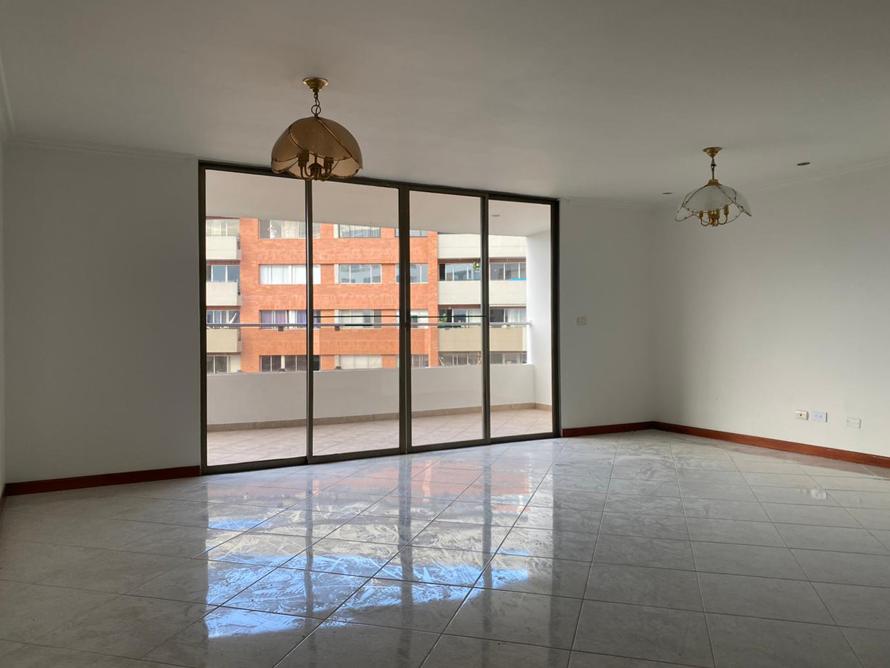 Apartamento en arriendo en Loma Benedictinos, Envigado · foto 3 de 14