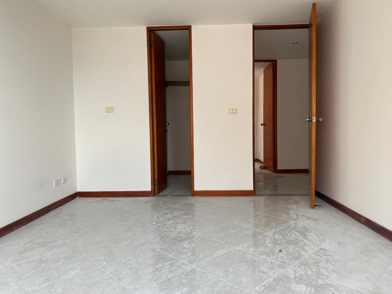 Apartamento en arriendo en Loma Benedictinos, Envigado · foto 4 de 14