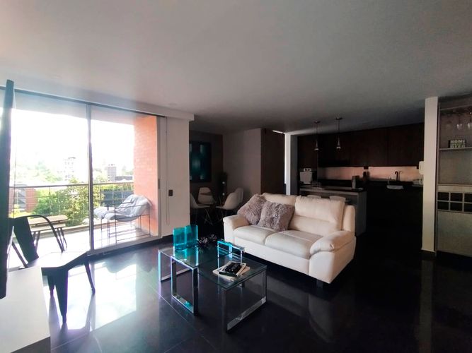 Apartamento de 1 alcoba en venta en El Poblado, Medellín, 87 m² · foto 2 de 13