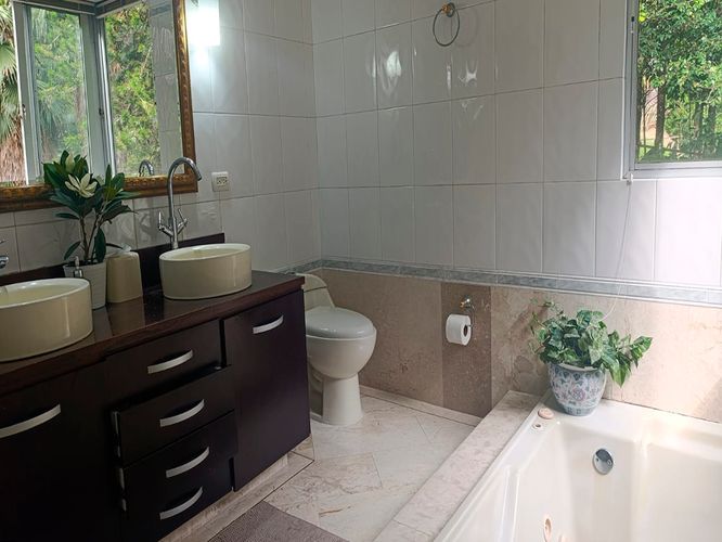 Casa de 3 alcobas en venta en El Poblado, Medellín, 415 m² · foto 17 de 20