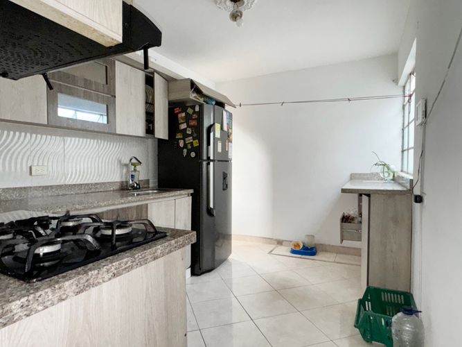 Casa de 4 alcobas en venta en Simon Bolivar, Medellín, 180 m² · foto 2 de 15