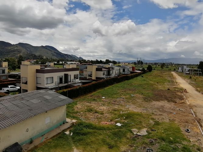 Lote en venta en Parcelas, Cota, 360 m² · foto 5 de 6