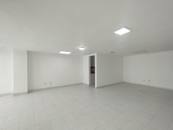 Oficina en arriendo en Cambulos, Pereira, 45 m² · foto 2 de 7