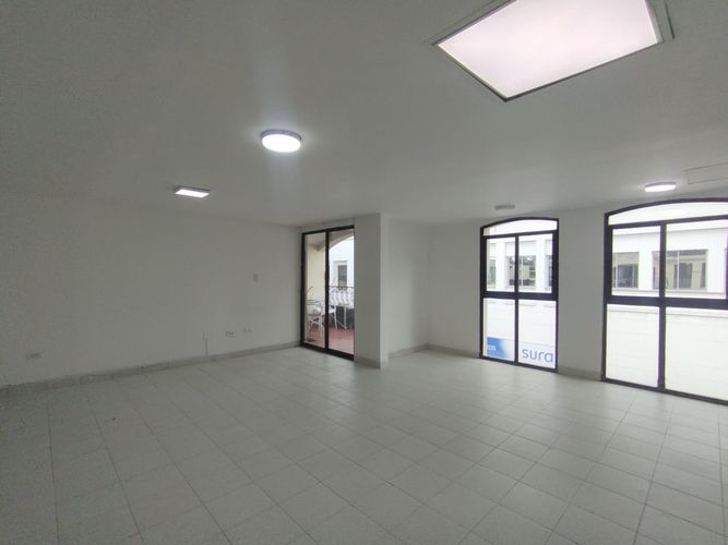Oficina en arriendo en Cambulos, Pereira, 45 m² · foto 3 de 7