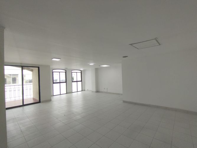 Oficina en arriendo en Cambulos, Pereira, 45 m² · foto 5 de 7