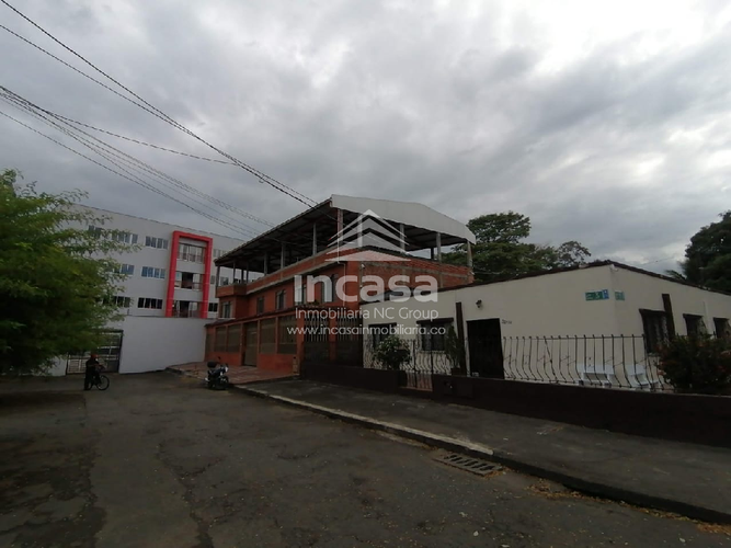 Casa de 8 alcobas en venta en Champagnat, Cali, 442 m² · foto 2 de 20