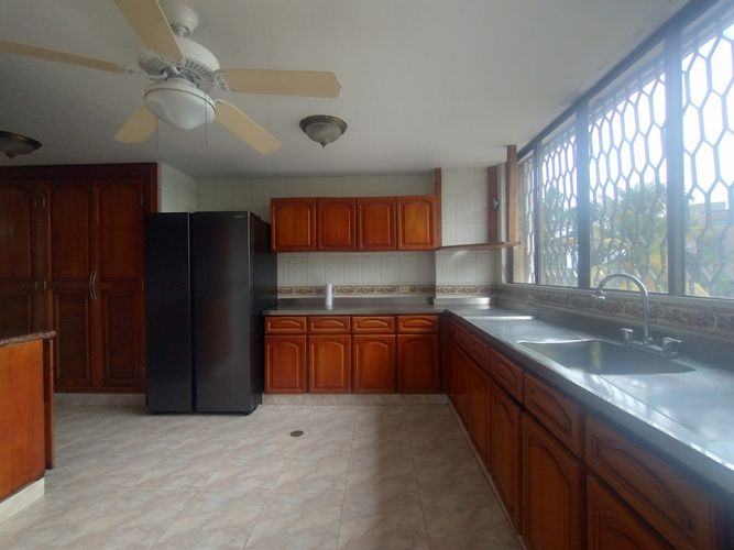 Apartamento de 3 alcobas en venta en El Golf, Barranquilla, 195 m² · foto 7 de 16