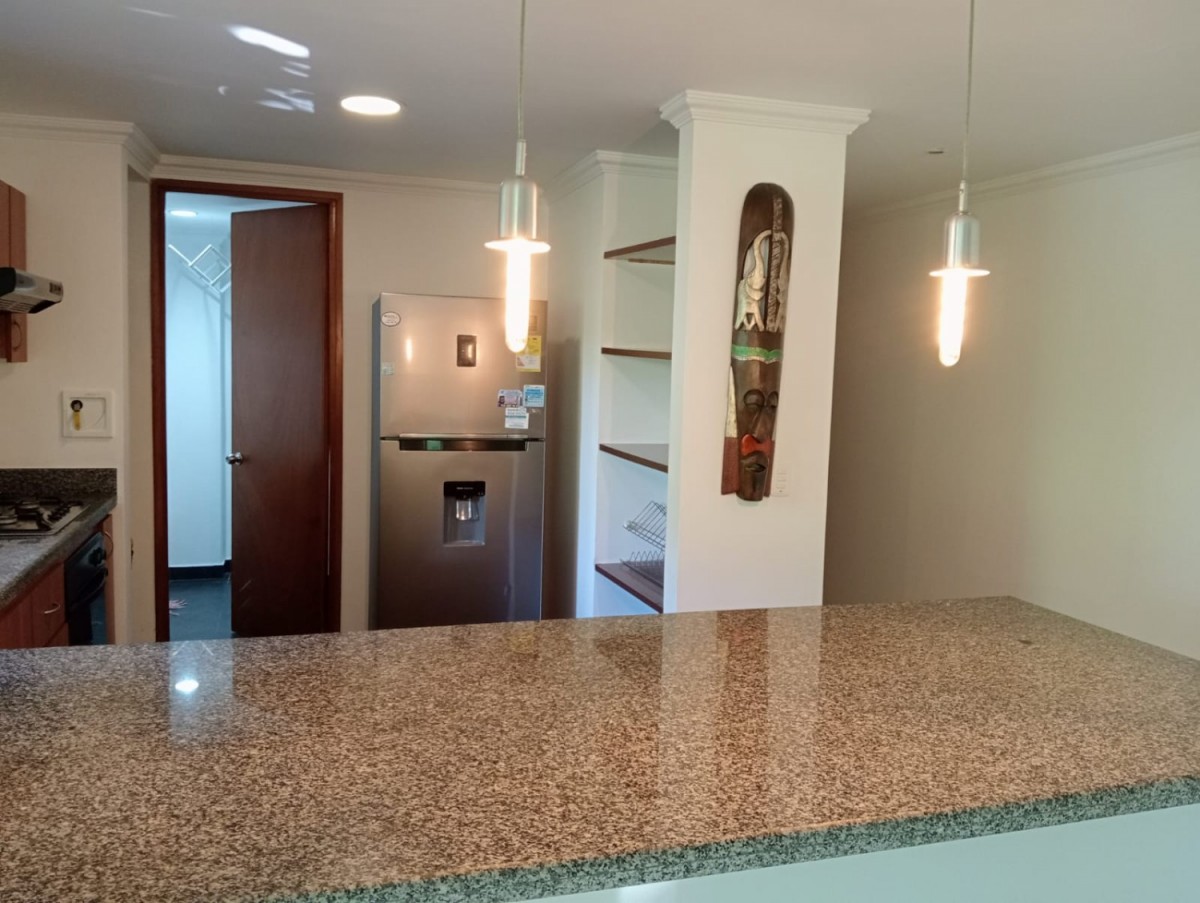 Apartaestudio en arriendo en Loma De Los Gonzalez, Medellín · foto 2 de 15