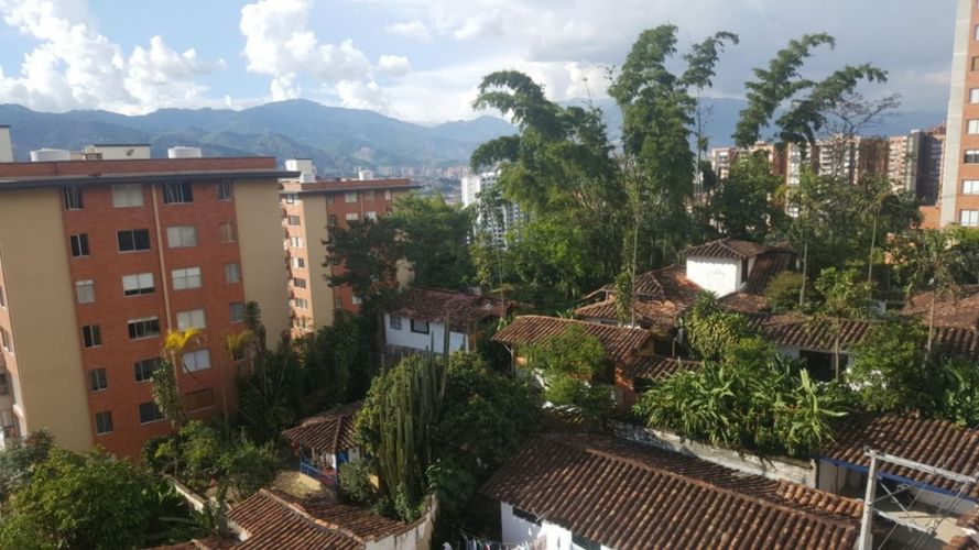 Apartamento de 2 alcobas en arriendo en Loma Del Esmeraldal, Envigado, 84 m² · foto 2 de 14