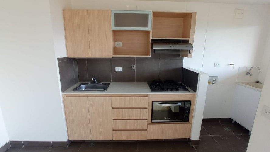 Apartamento de 2 alcobas en arriendo en Loma Del Esmeraldal, Envigado, 84 m² · foto 3 de 14