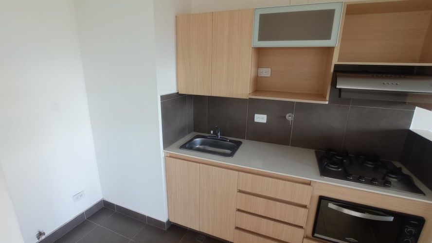 Apartamento de 2 alcobas en arriendo en Loma Del Esmeraldal, Envigado, 84 m² · foto 4 de 14