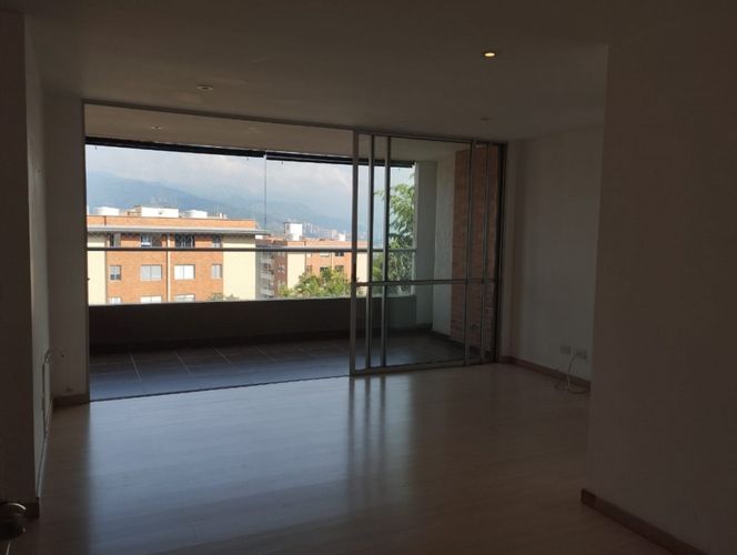 Apartamento de 2 alcobas en arriendo en Loma Del Esmeraldal, Envigado, 84 m² · foto 2 de 24
