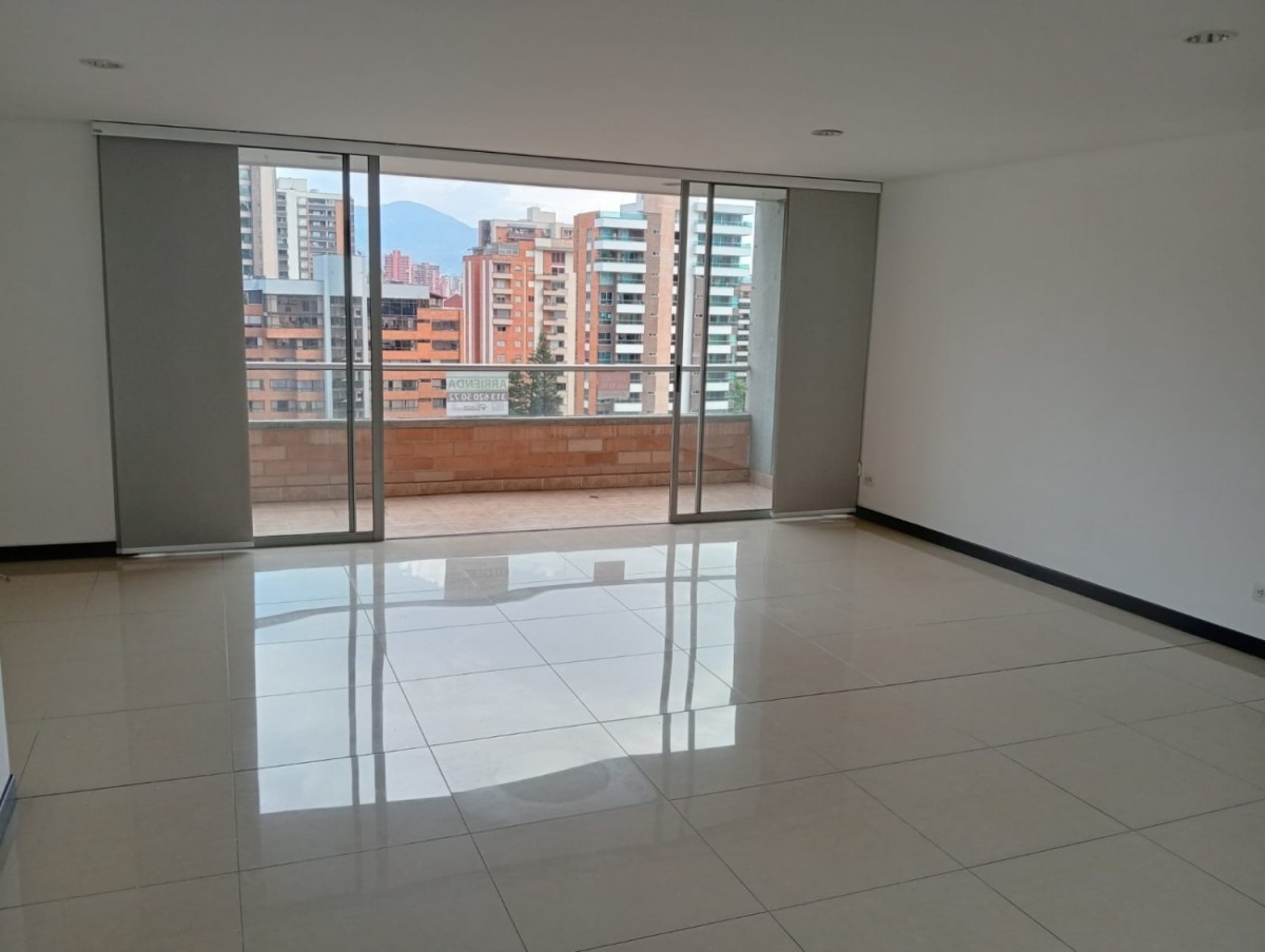 Apartamento en arriendo en Castropol, Medellín · foto 2 de 13