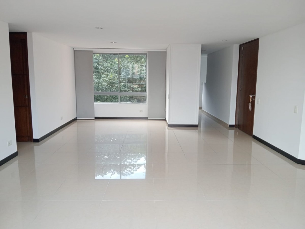 Apartamento en arriendo en Castropol, Medellín · foto 3 de 13